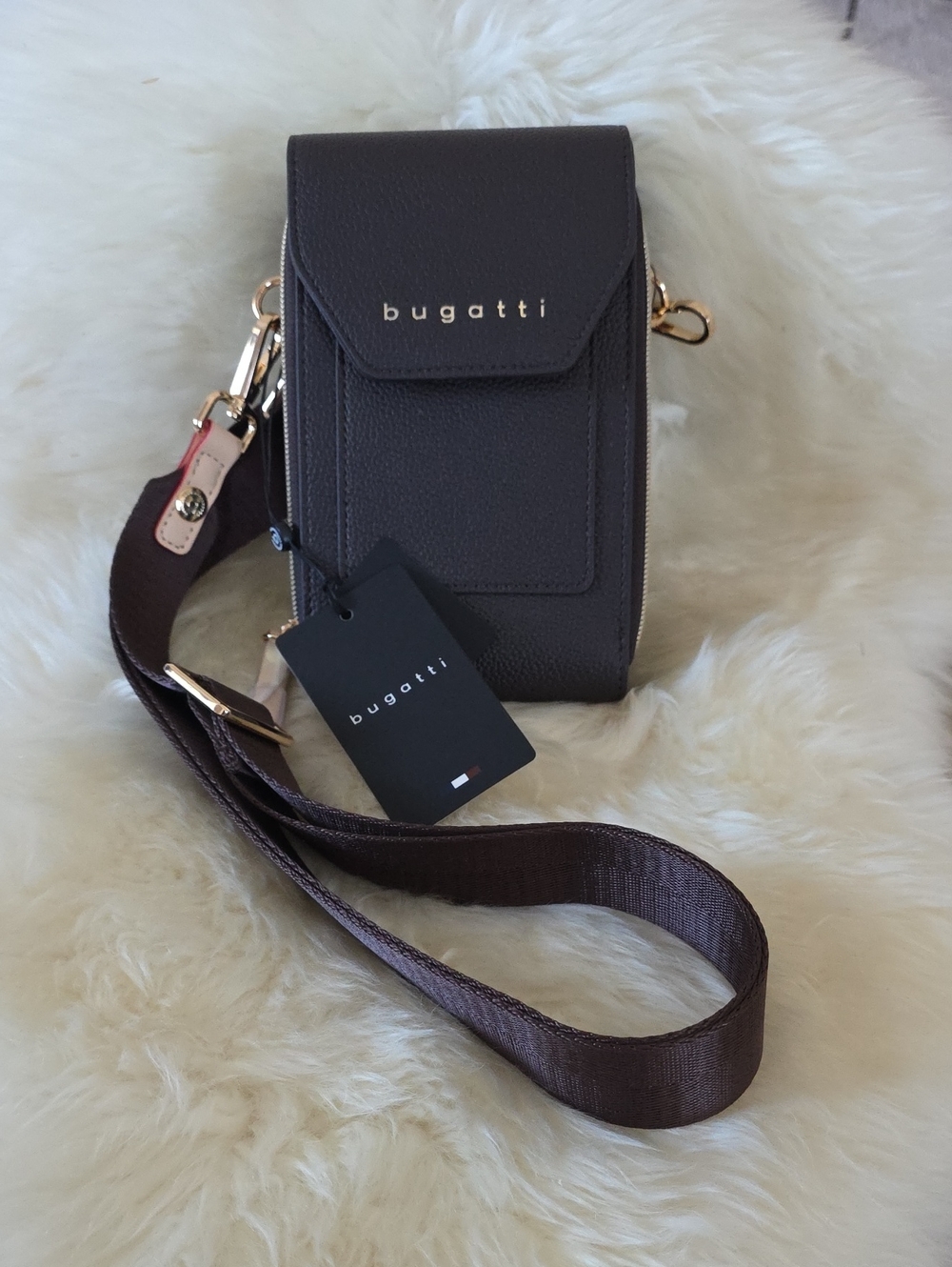 Beautiful NWT Bugatti Chocolate Brown N/S Phone Crossbody Bag 🤎🍫💛🎁
